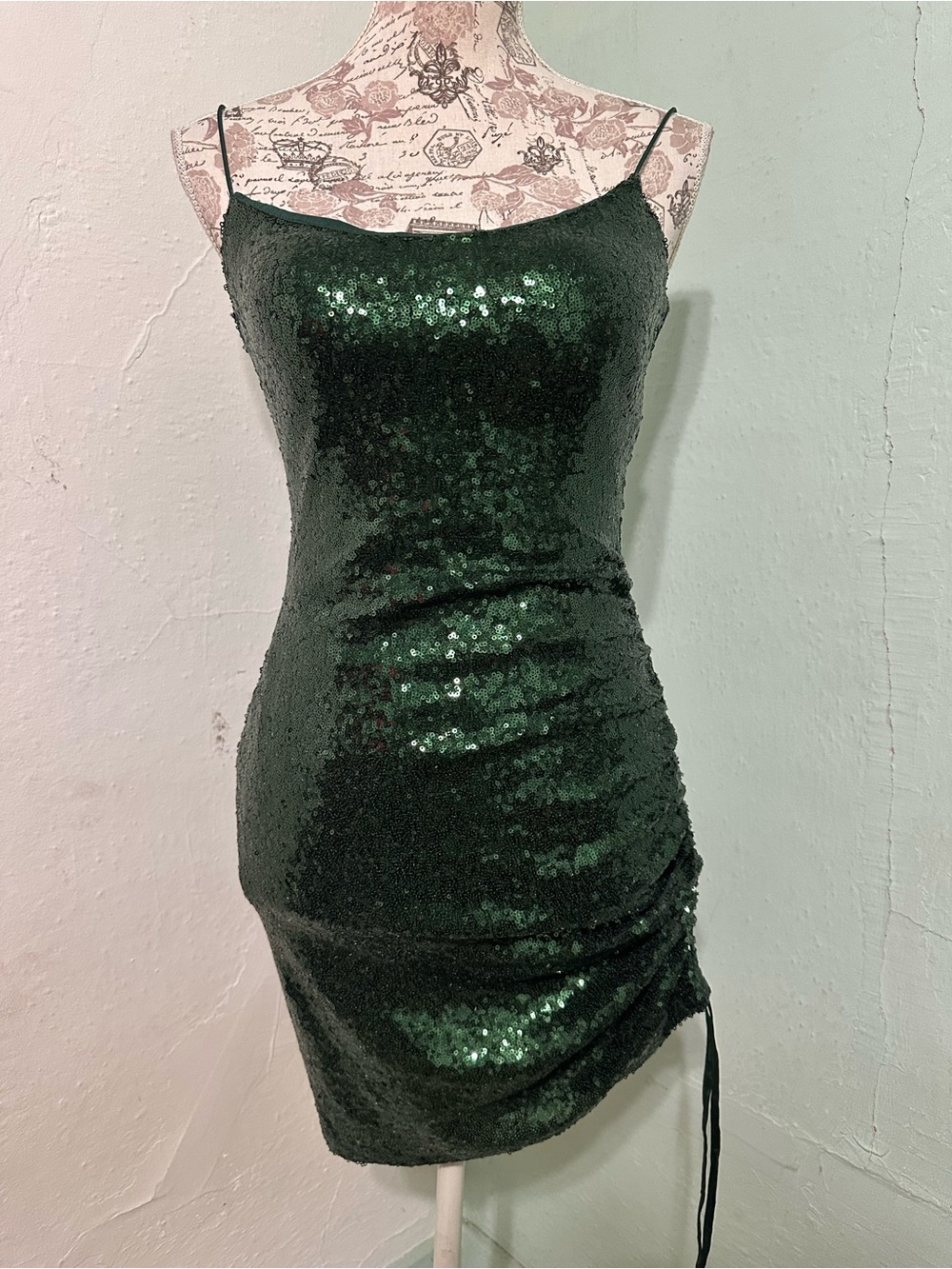 Windsor Sequin Bodycon Dress Green sleeveless side ruching party festive sm